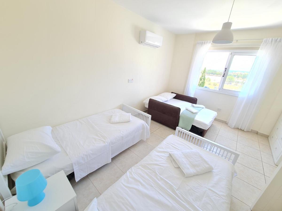 Stunning Views' Apartment With Pool Paphos Exterior photo