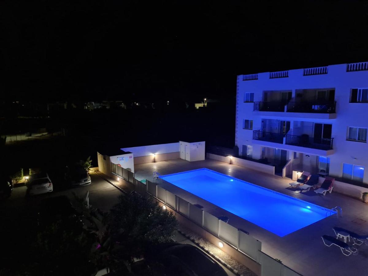 Stunning Views' Apartment With Pool Paphos Exterior photo