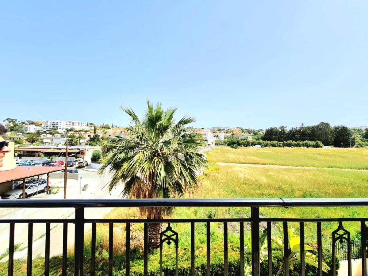 Stunning Views' Apartment With Pool Paphos Exterior photo
