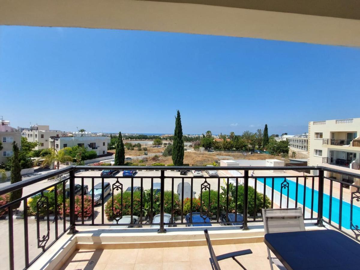 Stunning Views' Apartment With Pool Paphos Exterior photo