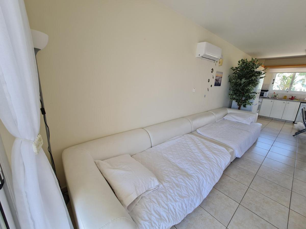 Stunning Views' Apartment With Pool Paphos Exterior photo